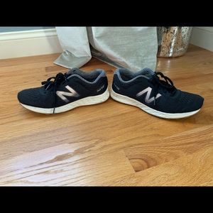 New Balance women’s sneaker size 7.5